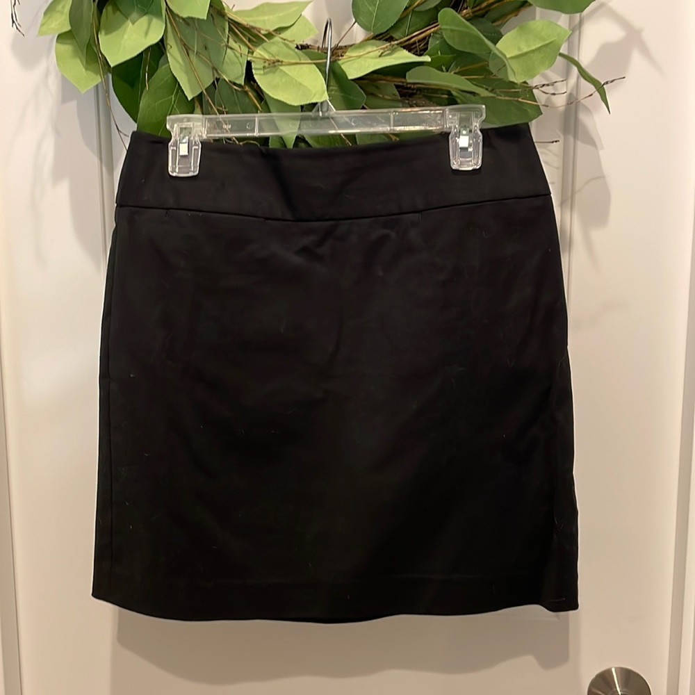 Loft Black Skirt. Side Zipper. Lined